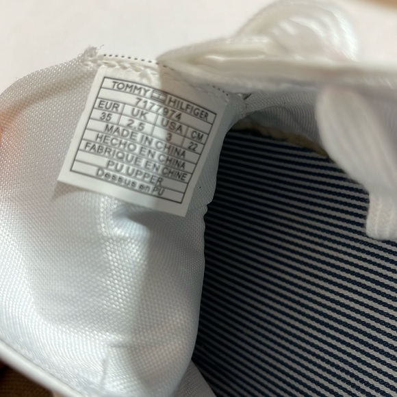 NWT Tommy Hilfiger Kids’ vulcanized white sneakers!!! - Picture 6 of 6